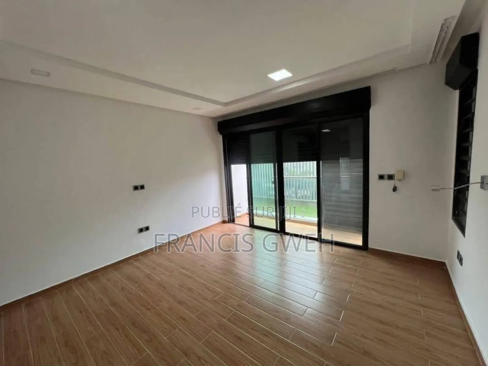 3chbre Appartement dans Francis Gweh, Cocody à Louer