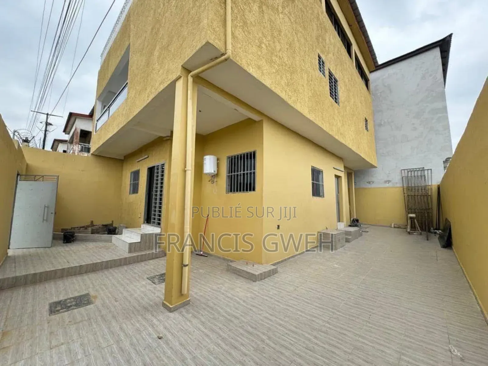 4chbre Duplex dans Francis Gweh, Cocody à Louer