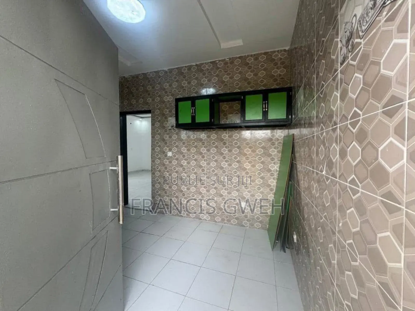 4chbre Duplex dans Francis Gweh, Cocody à Louer