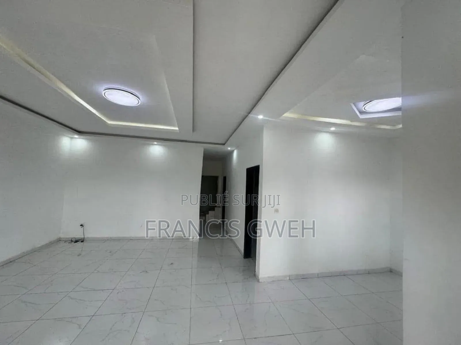 4chbre Duplex dans Francis Gweh, Cocody à Louer