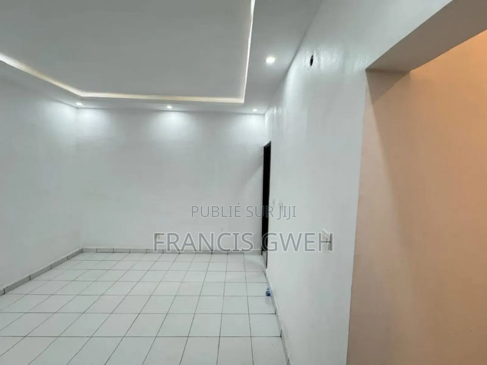 4chbre Duplex dans Francis Gweh, Cocody à Louer