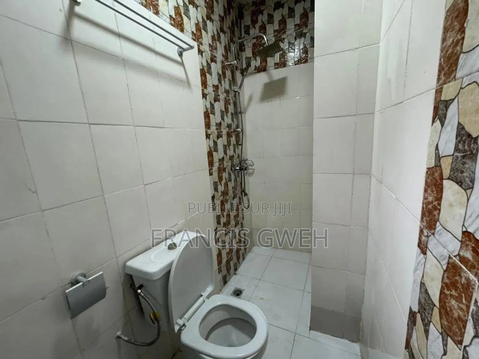 4chbre Duplex dans Francis Gweh, Cocody à Louer