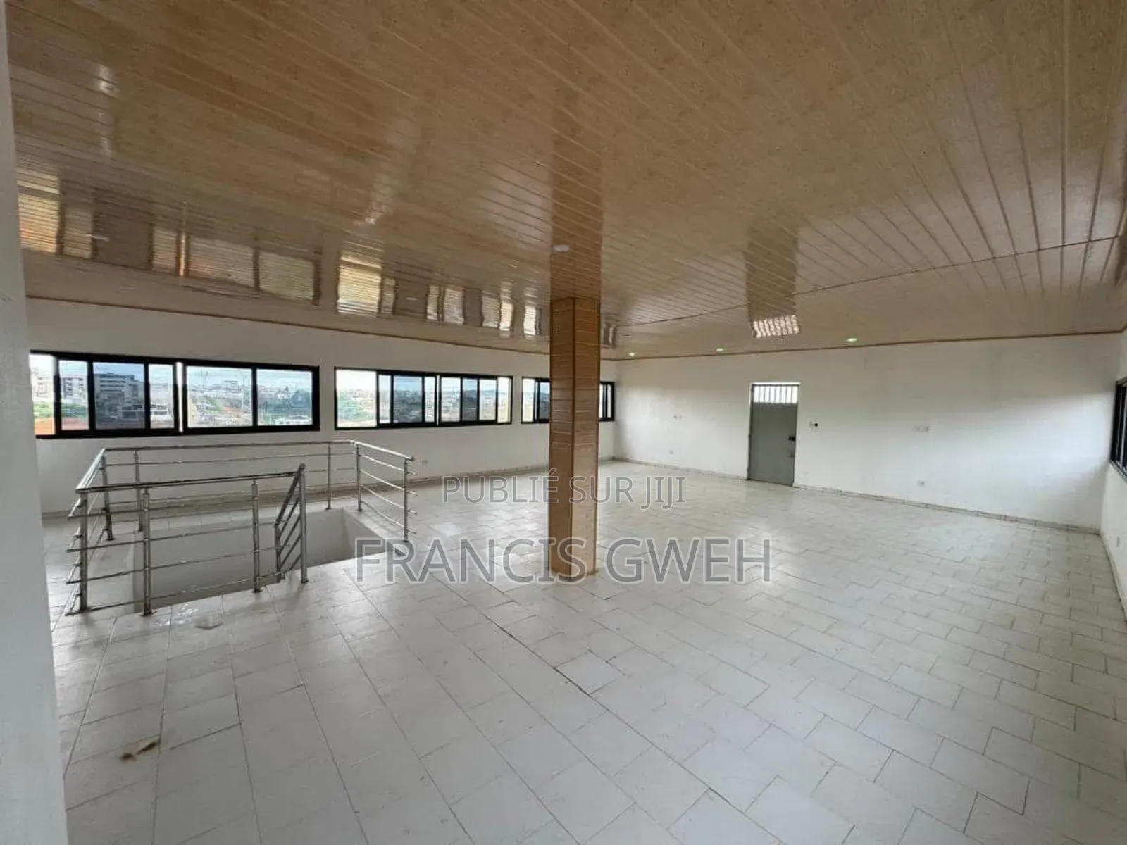 4chbre Duplex dans Francis Gweh, Cocody à Louer