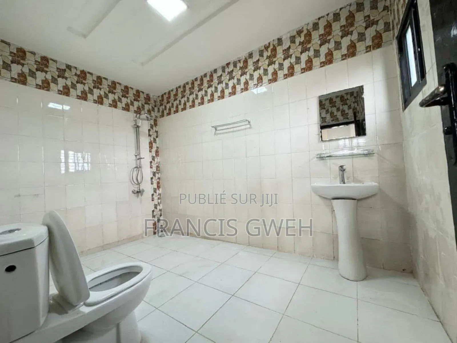 4chbre Duplex dans Francis Gweh, Cocody à Louer