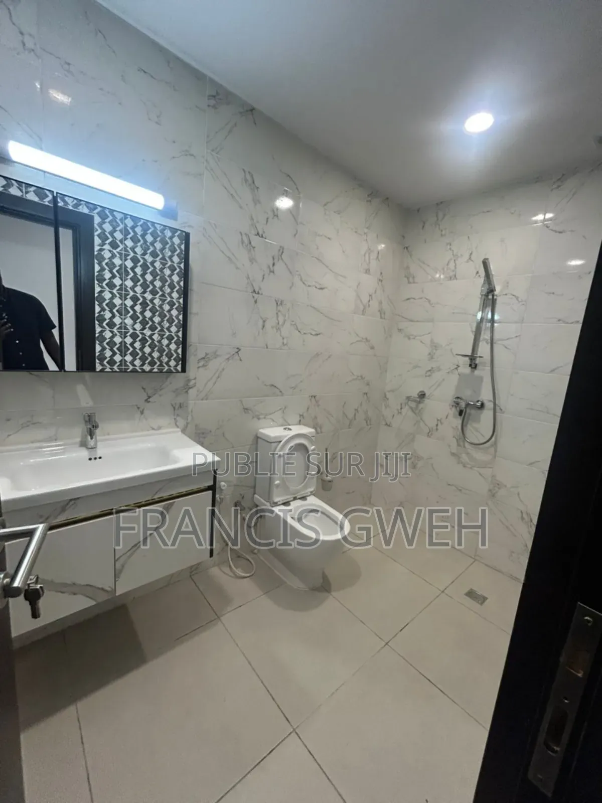 2chbre Appartement dans Francis Gweh, Cocody à Louer