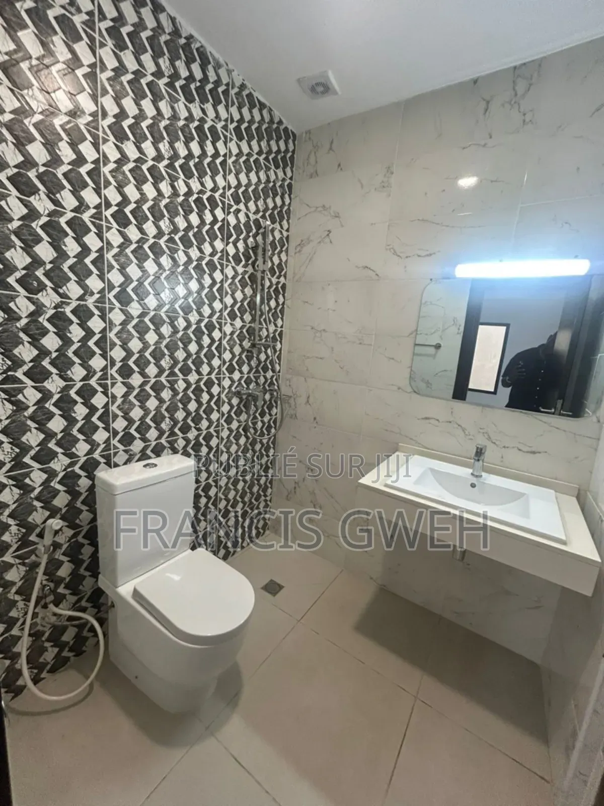 2chbre Appartement dans Francis Gweh, Cocody à Louer