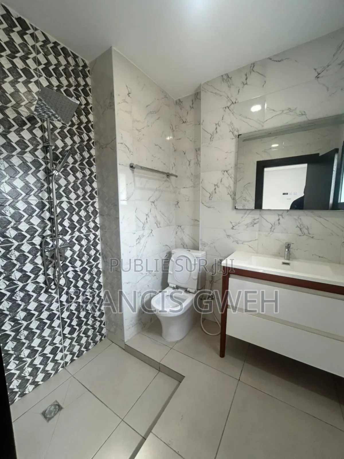 2chbre Appartement dans Francis Gweh, Cocody à Louer