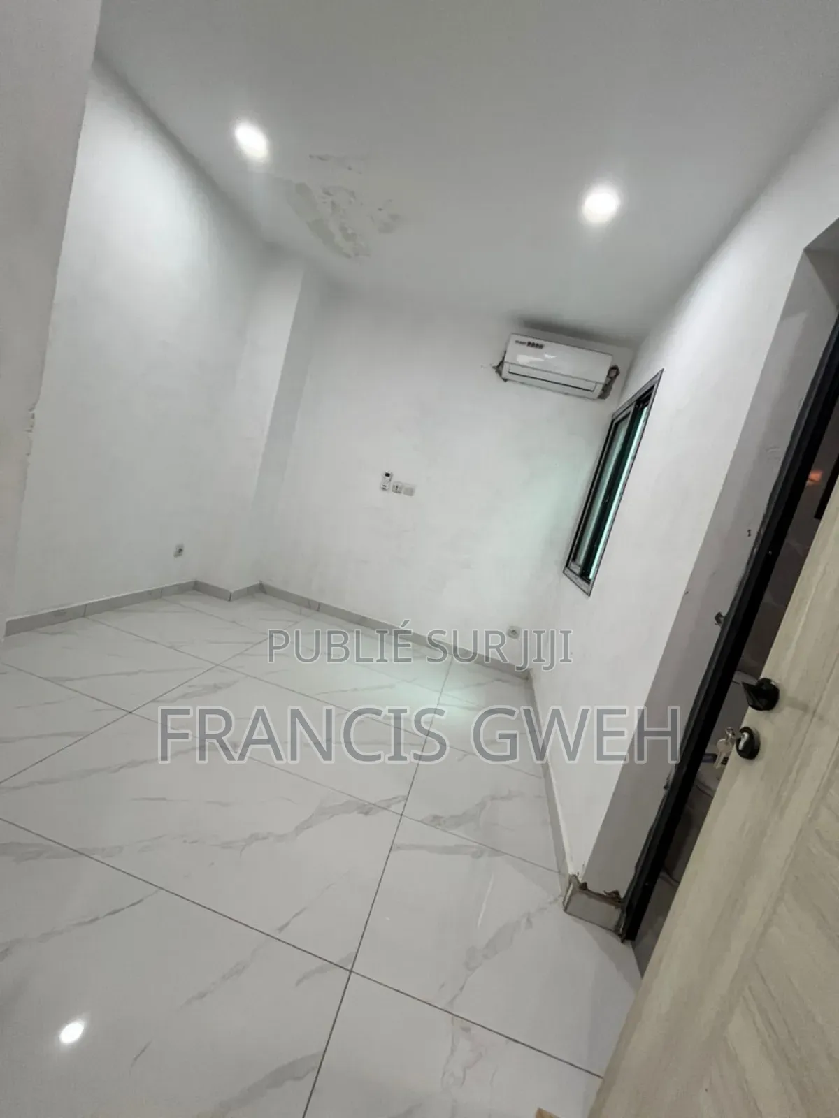 5chbre Duplex dans Francis Gweh, Cocody à Louer