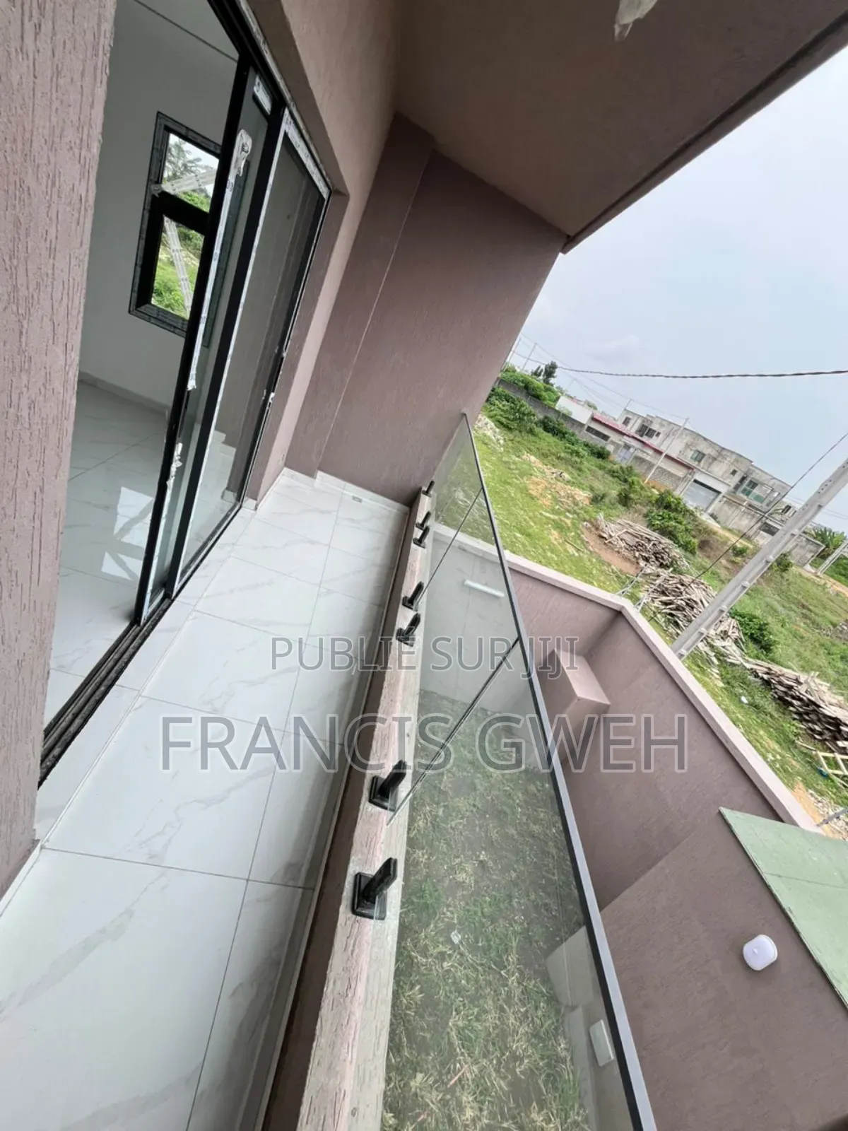 5chbre Duplex dans Francis Gweh, Cocody à Louer