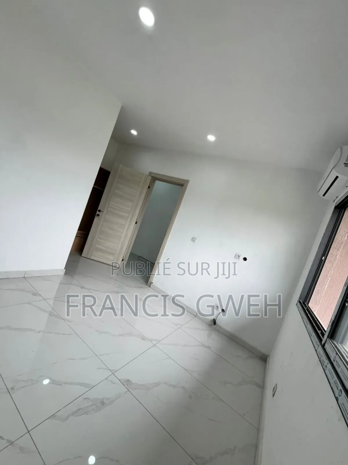 5chbre Duplex dans Francis Gweh, Cocody à Louer