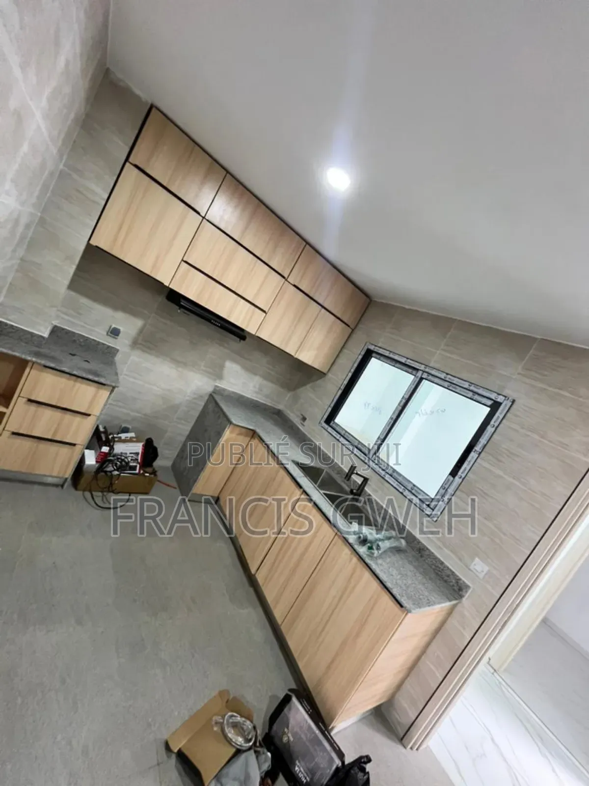 5chbre Duplex dans Francis Gweh, Cocody à Louer