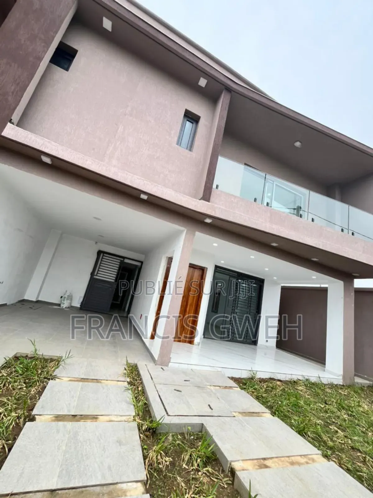 5chbre Duplex dans Francis Gweh, Cocody à Louer