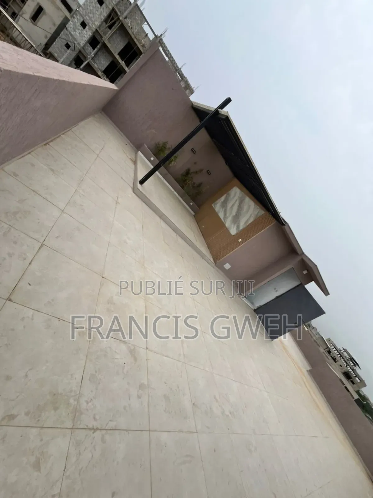 5chbre Duplex dans Francis Gweh, Cocody à Louer
