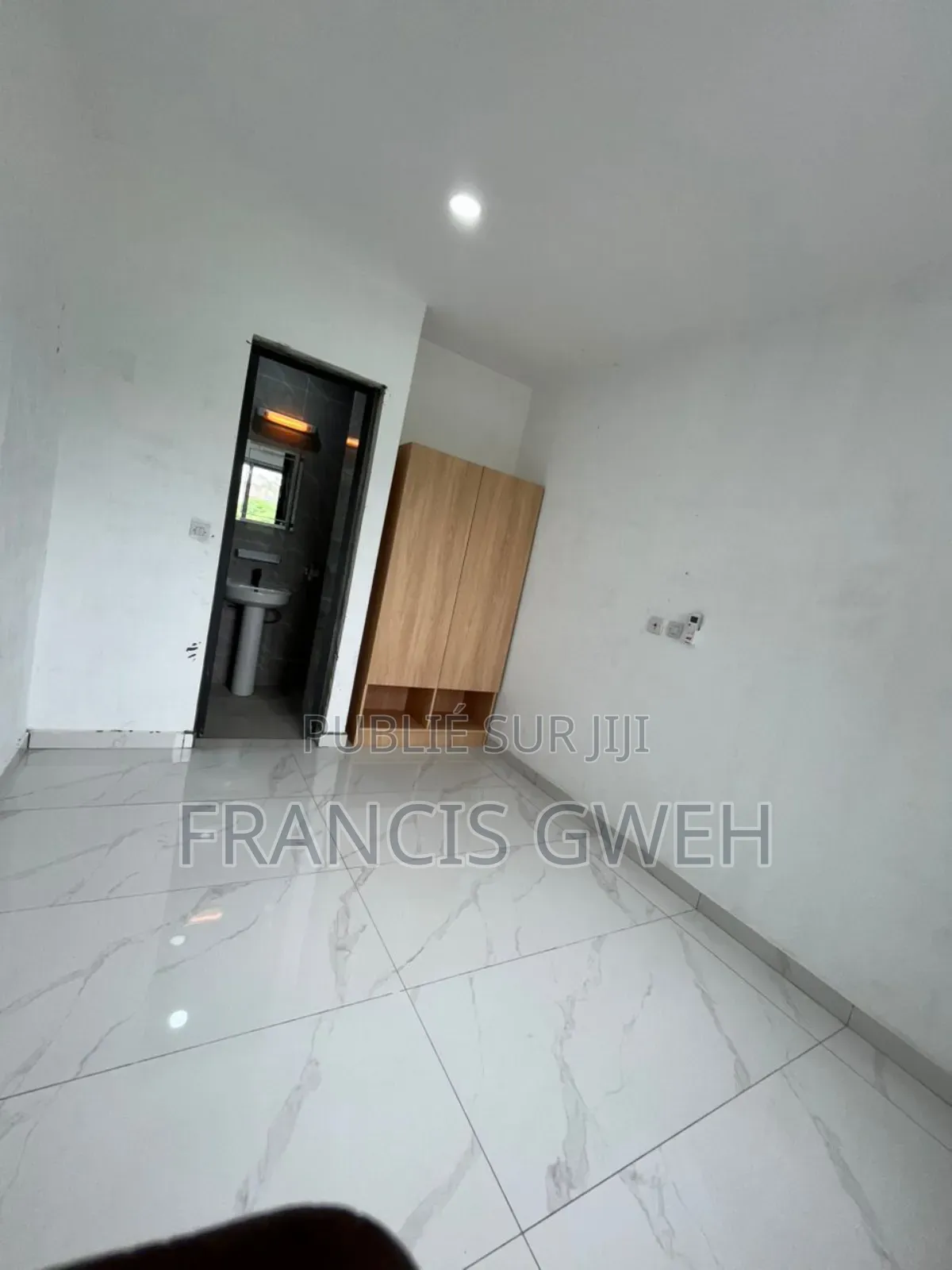 5chbre Duplex dans Francis Gweh, Cocody à Vendre