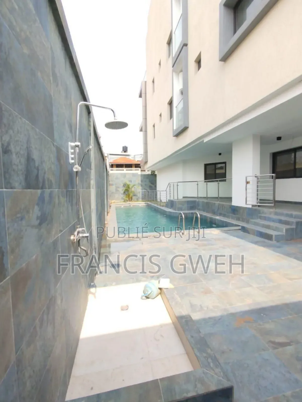 3chbre Appartement dans Francis Gweh, Cocody à Louer