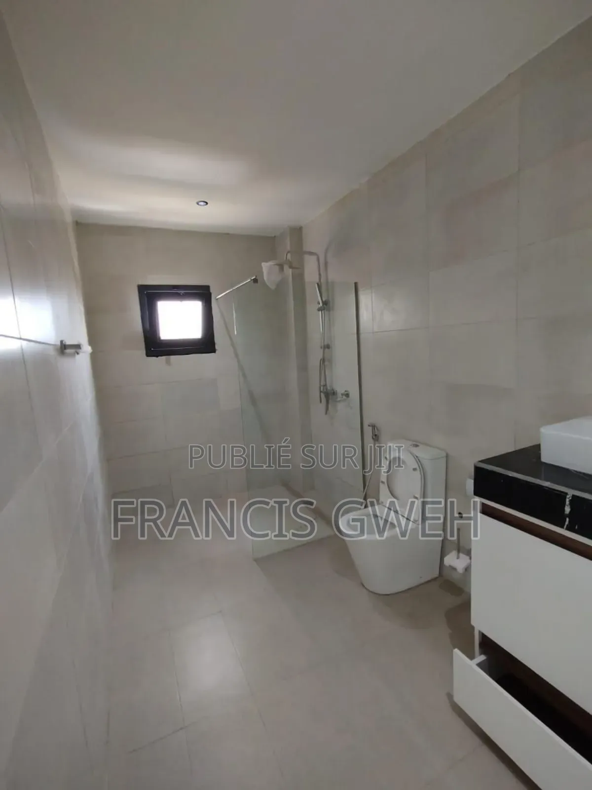 3chbre Appartement dans Francis Gweh, Cocody à Louer