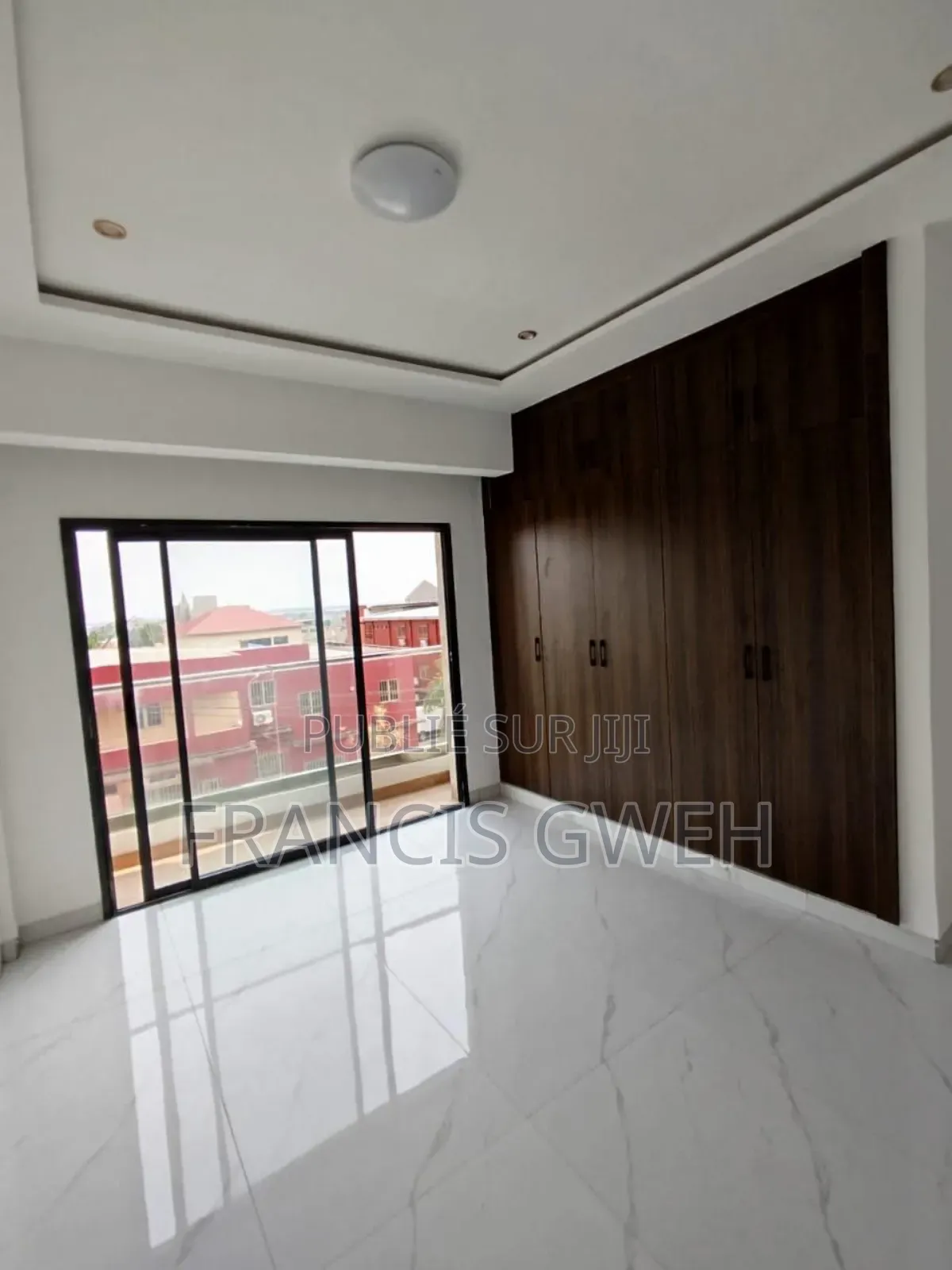 3chbre Appartement dans Francis Gweh, Cocody à Louer