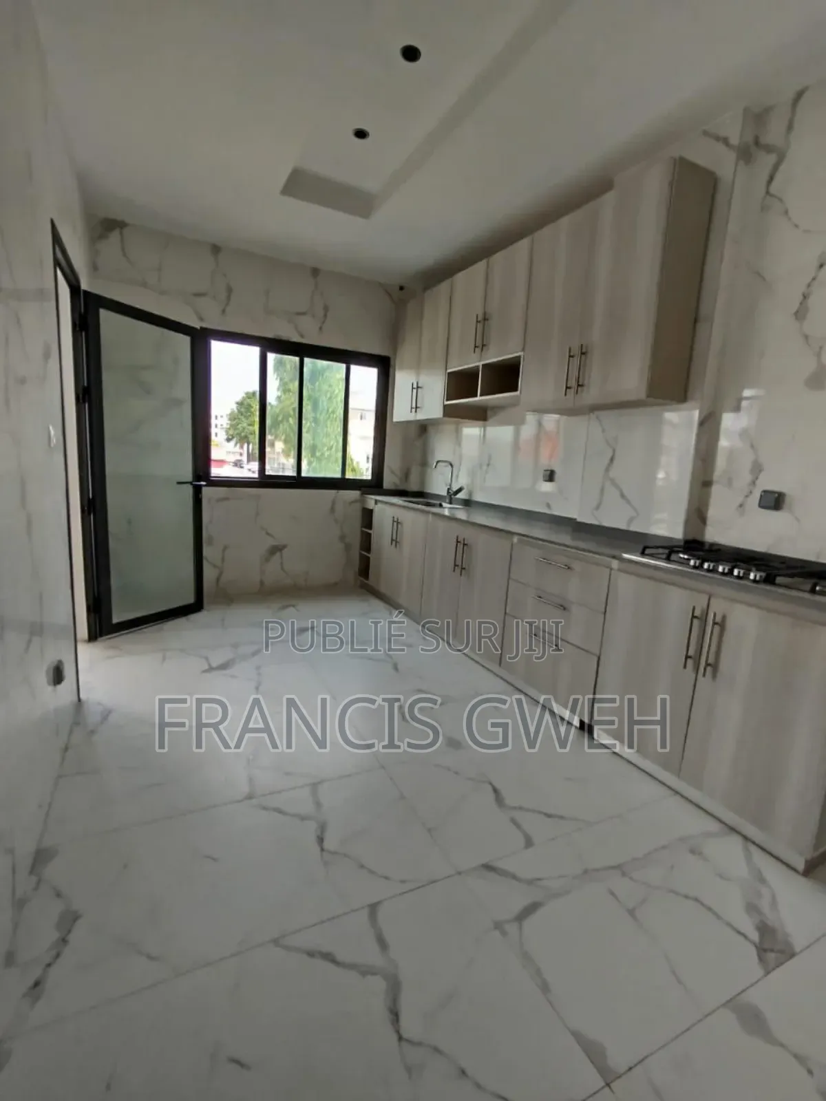 3chbre Appartement dans Francis Gweh, Cocody à Louer
