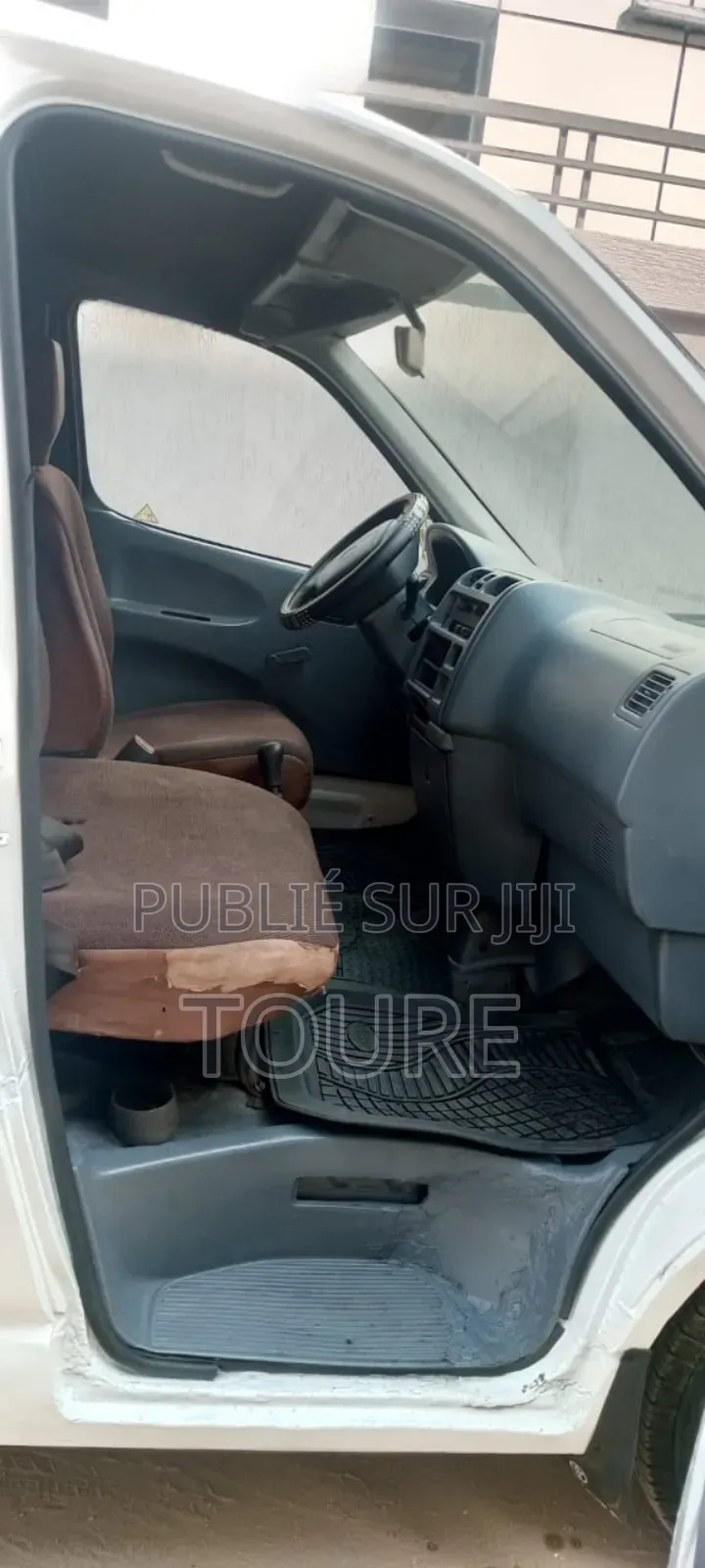 Toyota HiAce 2014 Blanc