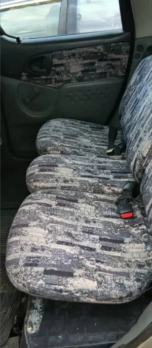 Toyota Yaris 1.5 2000 Beige