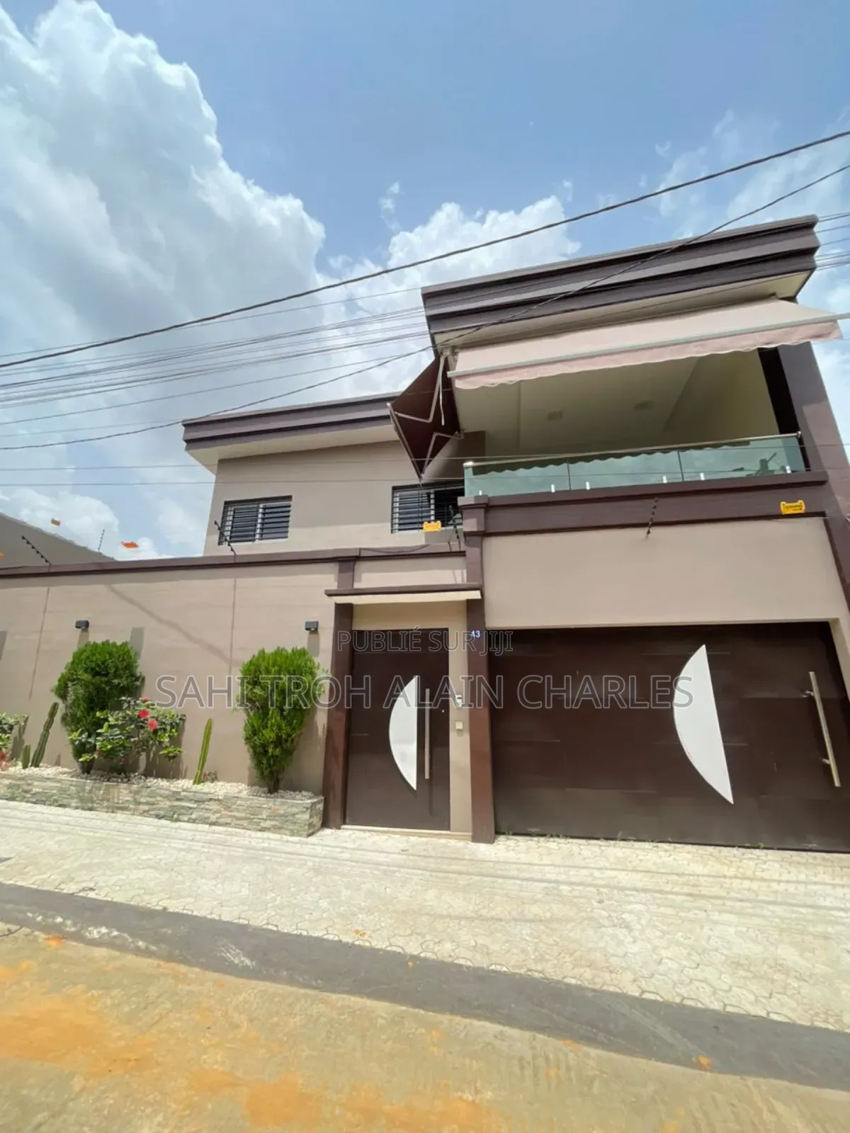 Une Somptueuse Villa Duplex De 7 Pièces Avec Une Piscine À Cocody