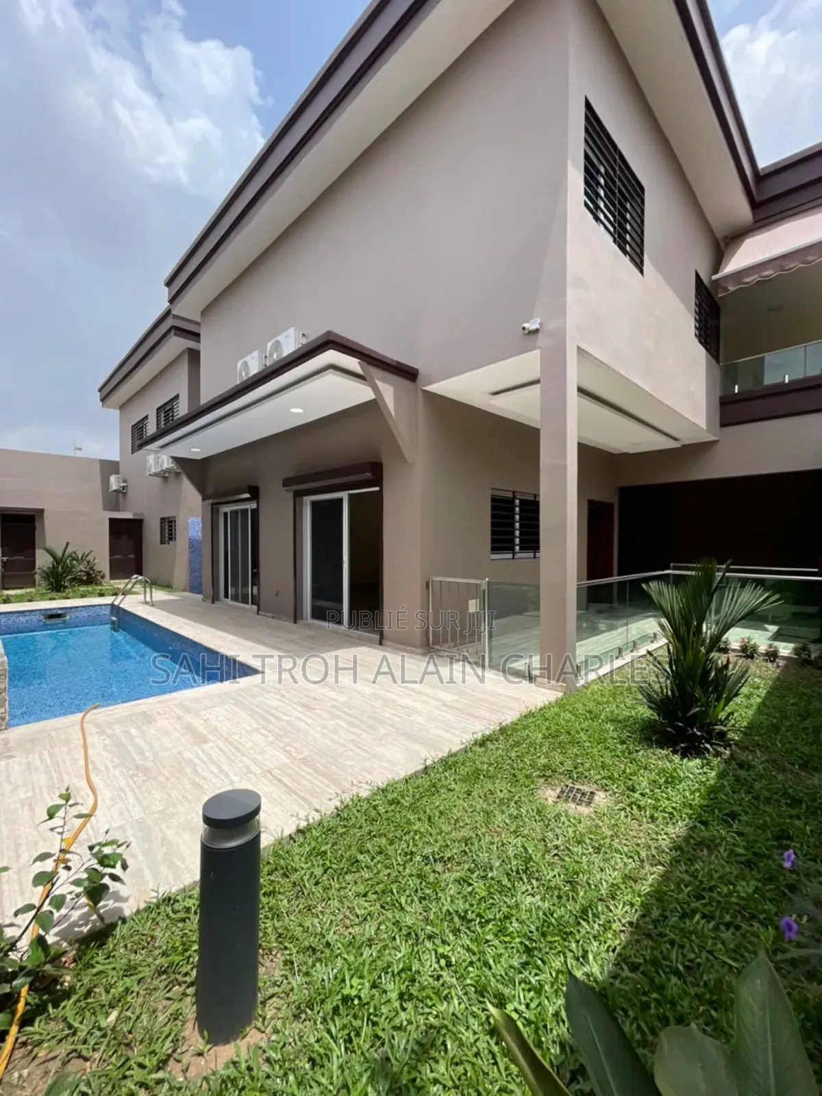 Une Somptueuse Villa Duplex De 7 Pièces Avec Une Piscine À Cocody