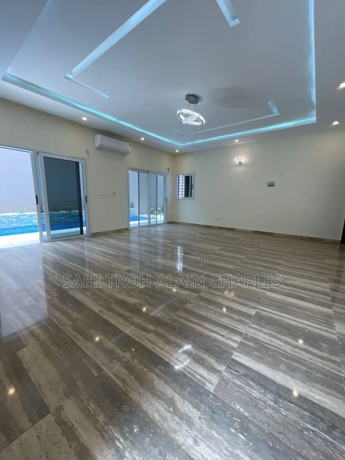 Une Somptueuse Villa Duplex De 7 Pièces Avec Une Piscine À Cocody