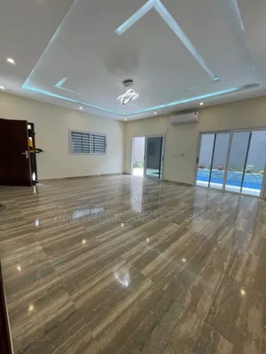 Une Somptueuse Villa Duplex De 7 Pièces Avec Une Piscine À Cocody