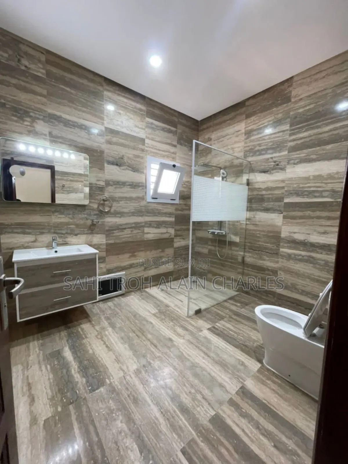 Une Somptueuse Villa Duplex De 7 Pièces Avec Une Piscine À Cocody