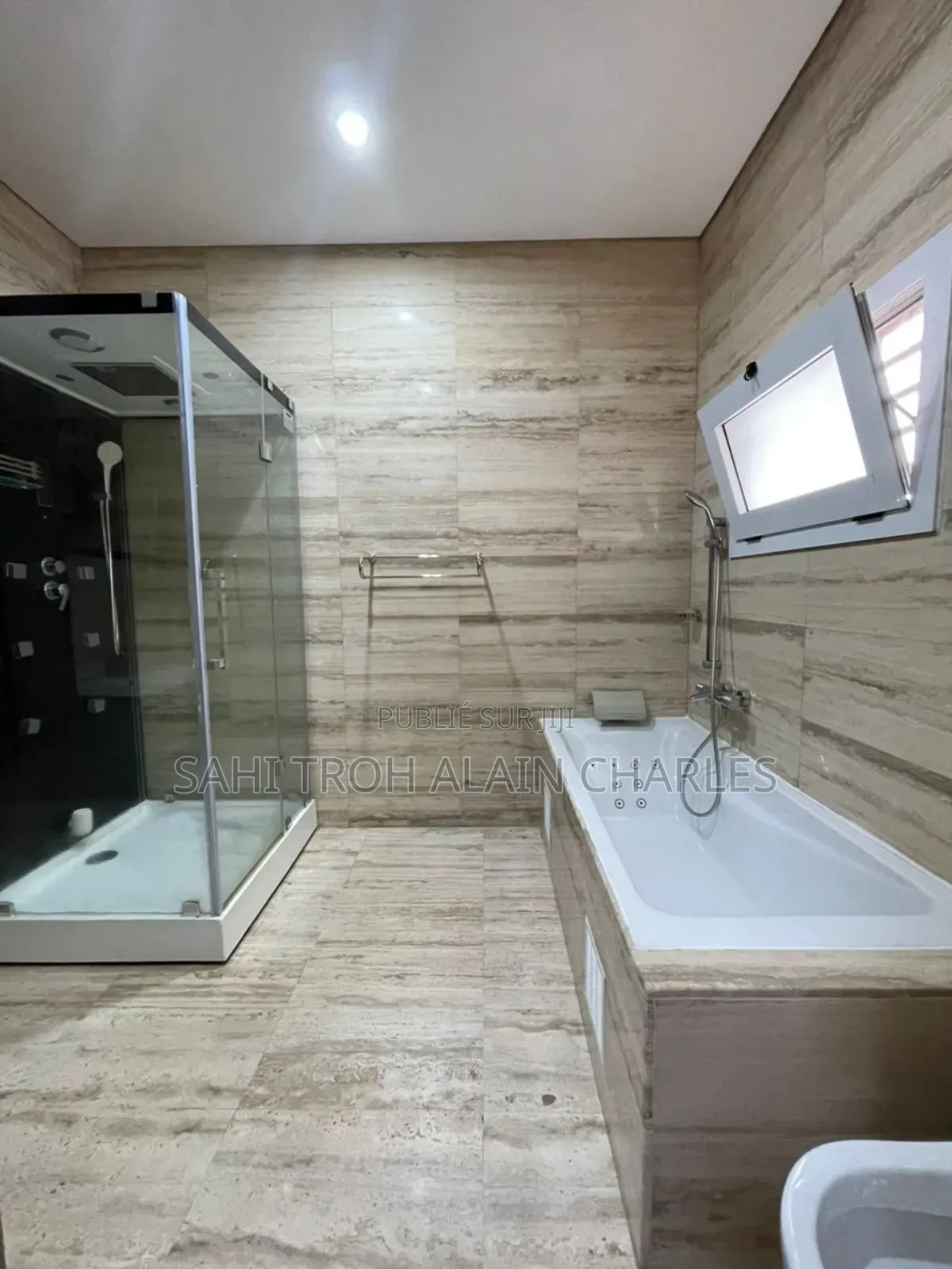 Une Somptueuse Villa Duplex De 7 Pièces Avec Une Piscine À Cocody