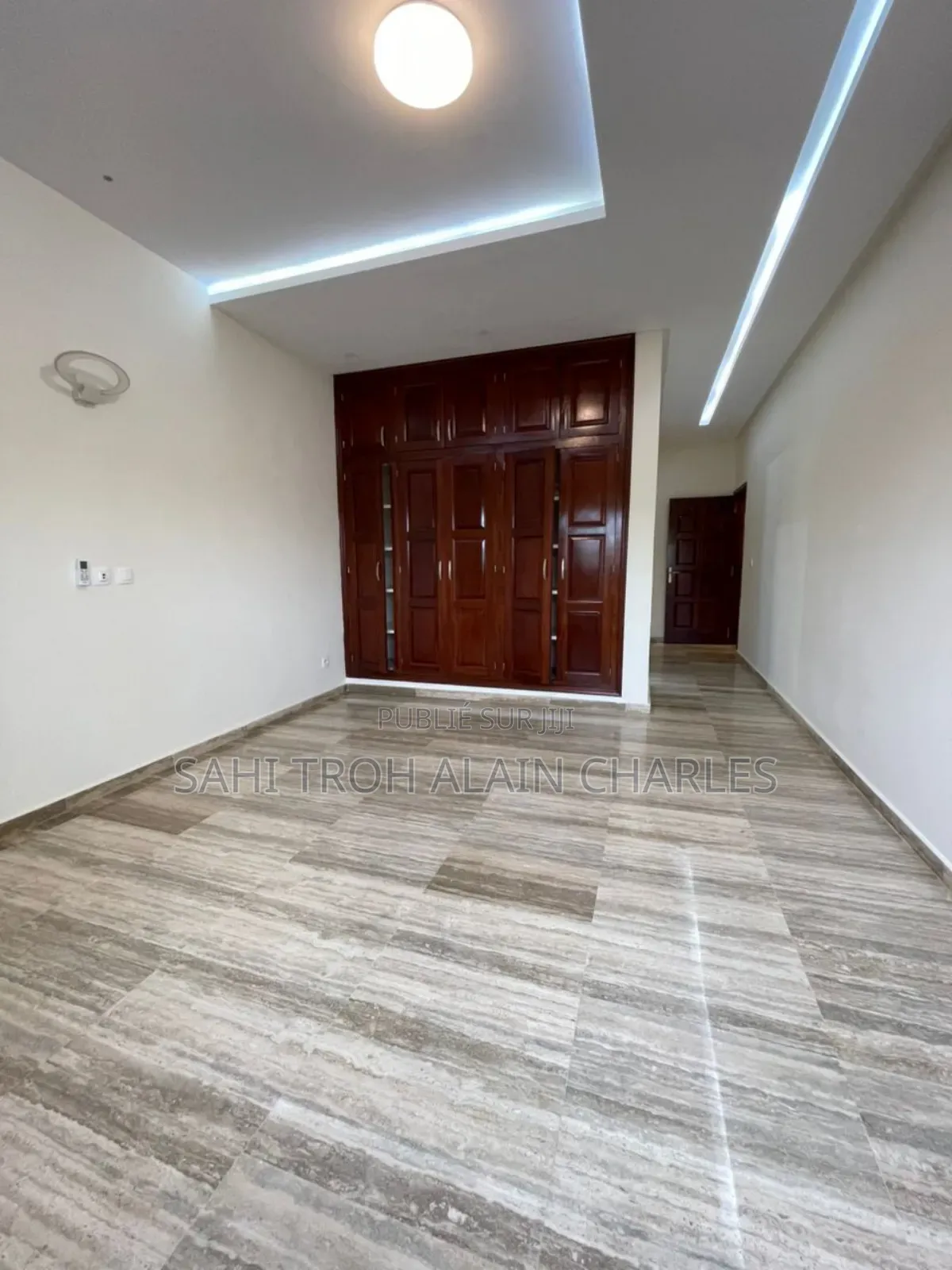 Une Somptueuse Villa Duplex De 7 Pièces Avec Une Piscine À Cocody