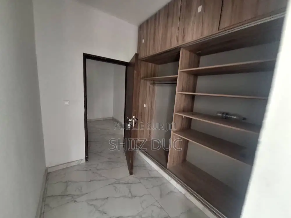 7chbre Appartement-terrasse dans Duc, Cocody à Louer