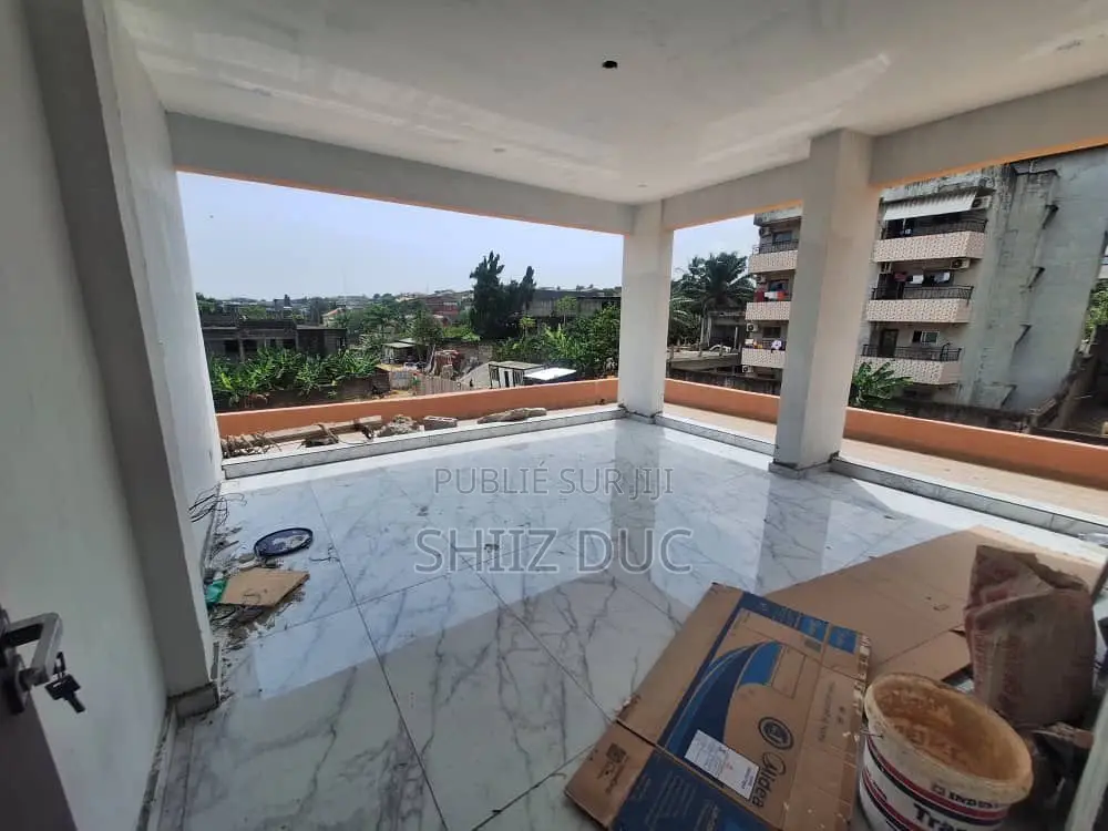7chbre Appartement-terrasse dans Duc, Cocody à Louer