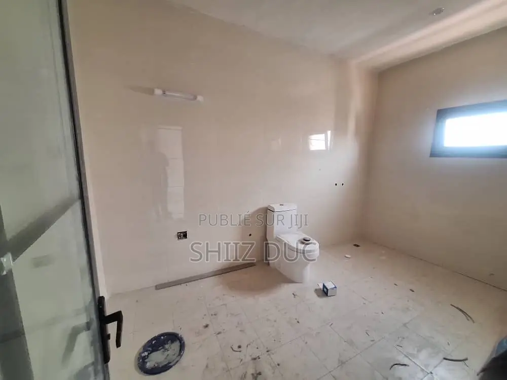 7chbre Appartement-terrasse dans Duc, Cocody à Louer