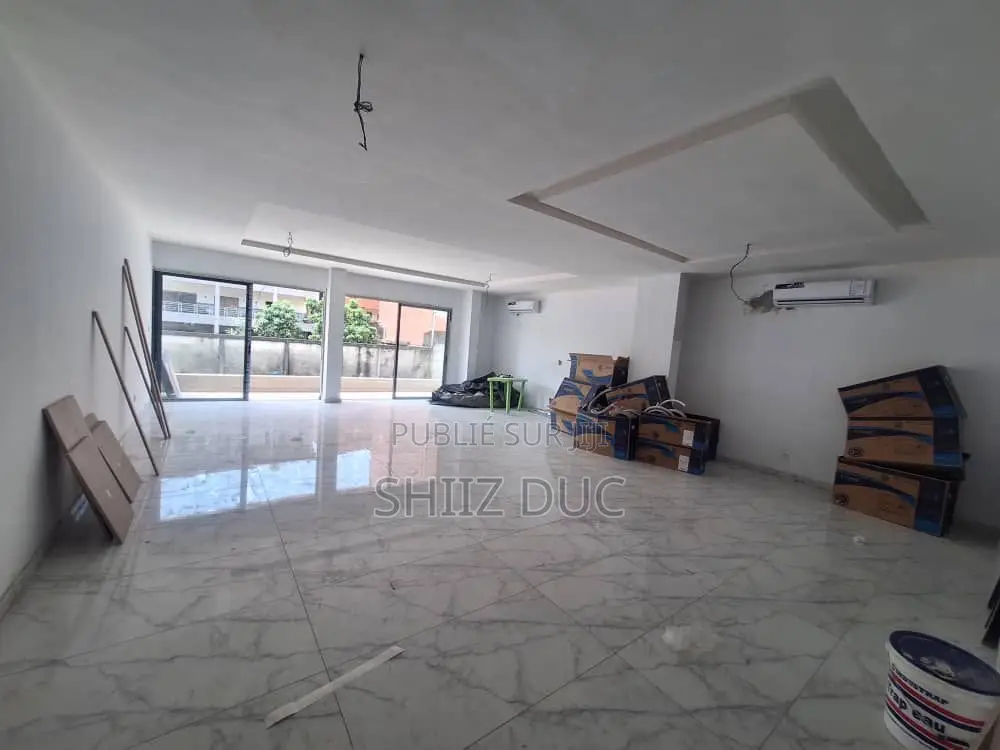 7chbre Appartement-terrasse dans Duc, Cocody à Louer