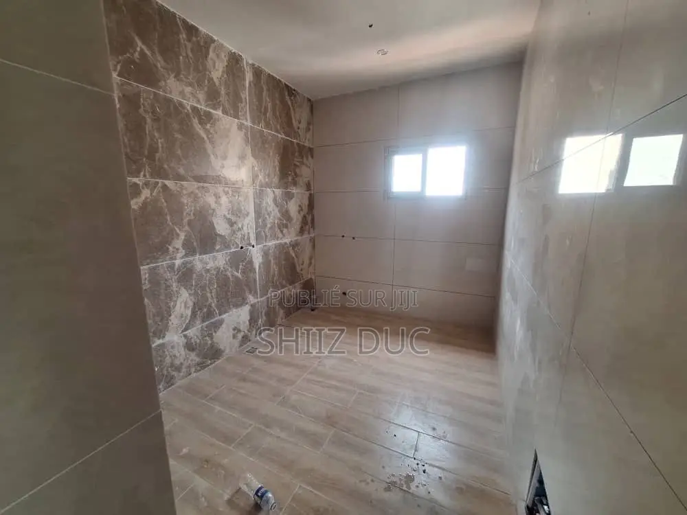 7chbre Appartement-terrasse dans Duc, Cocody à Louer