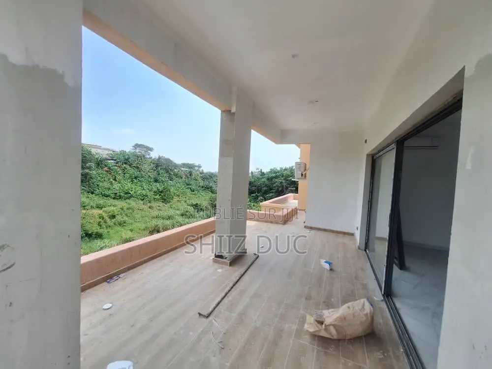 7chbre Appartement-terrasse dans Duc, Cocody à Louer