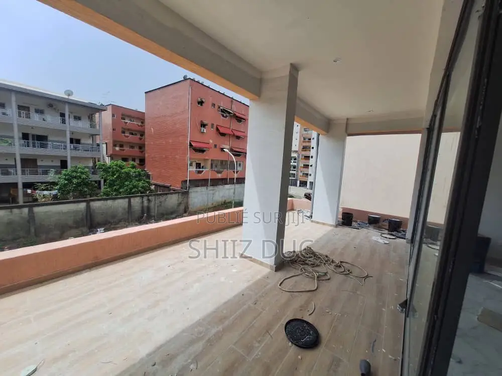 7chbre Appartement-terrasse dans Duc, Cocody à Louer