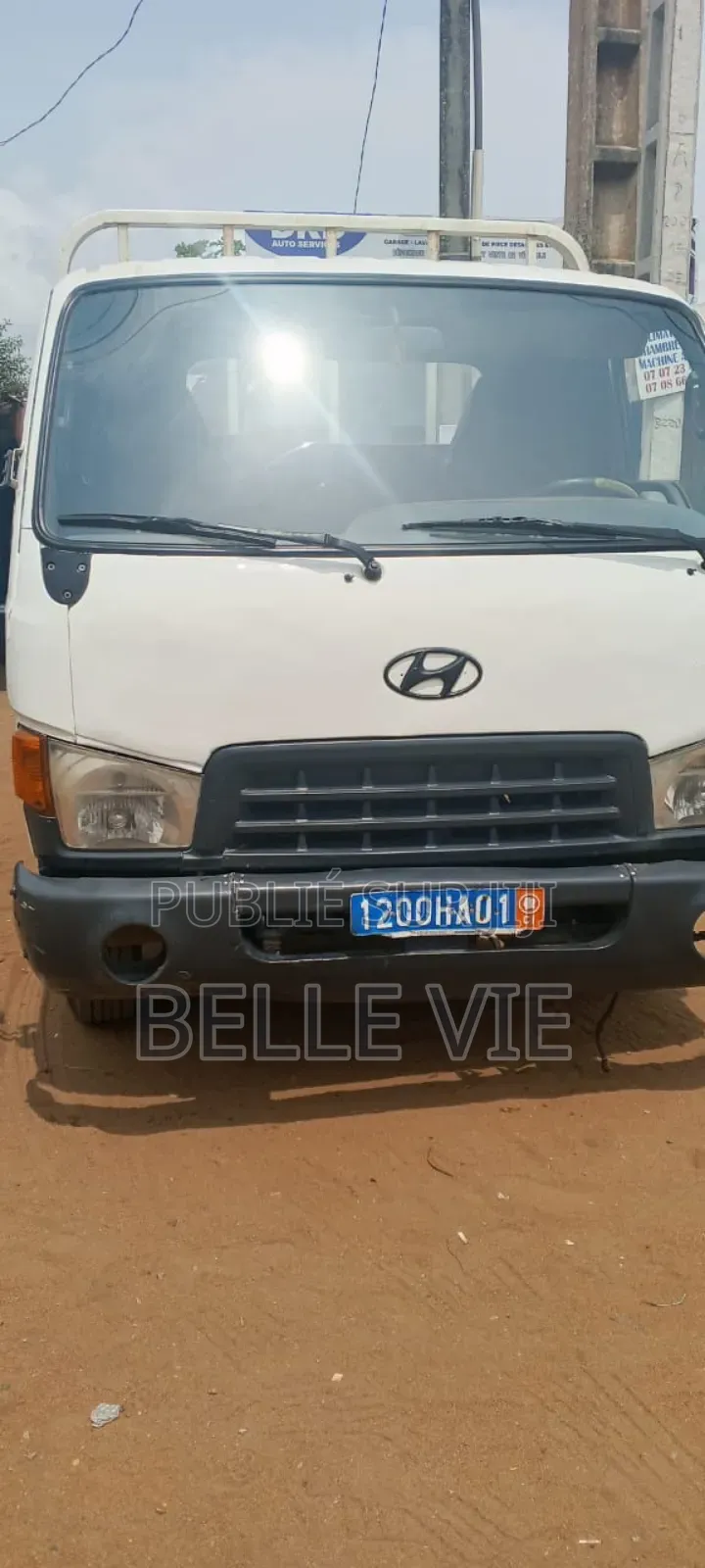 Hyundai Global 900 2011 Blanc