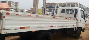 Hyundai Global 900 2011 Blanc