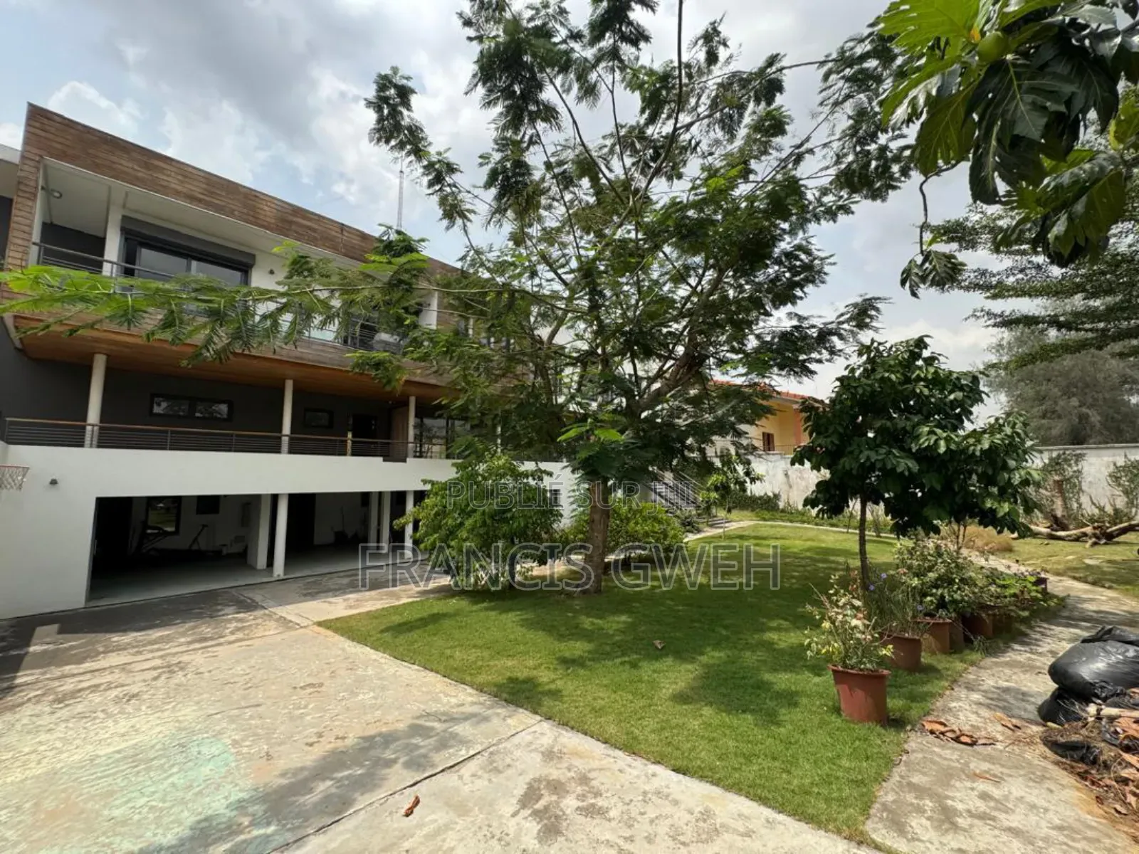 5chbre Duplex dans Francis Gweh, Cocody à Vendre