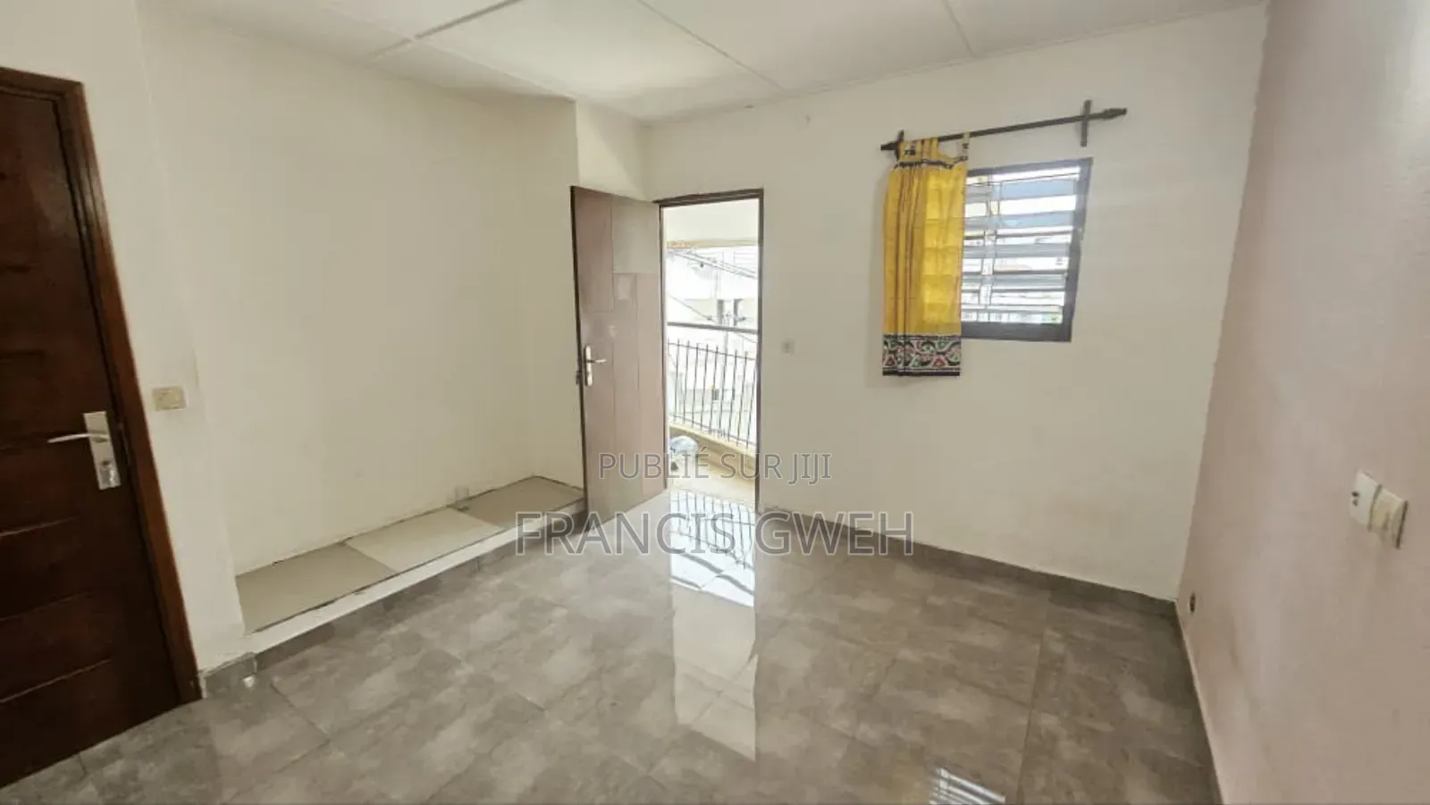 3chbre Duplex dans Francis Gweh, Cocody à Louer