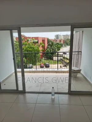 3chbre Appartement dans Francis Gweh, Cocody à Louer