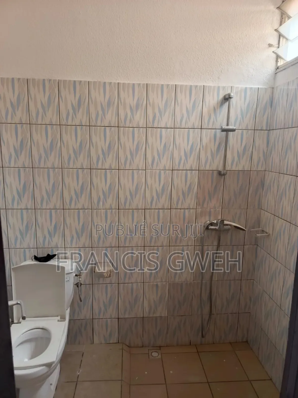 3chbre Appartement dans Francis Gweh, Cocody à Louer