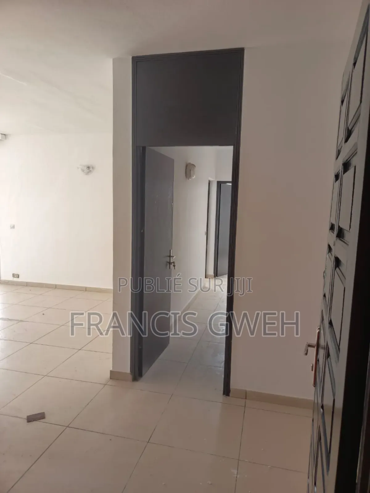 3chbre Appartement dans Francis Gweh, Cocody à Louer