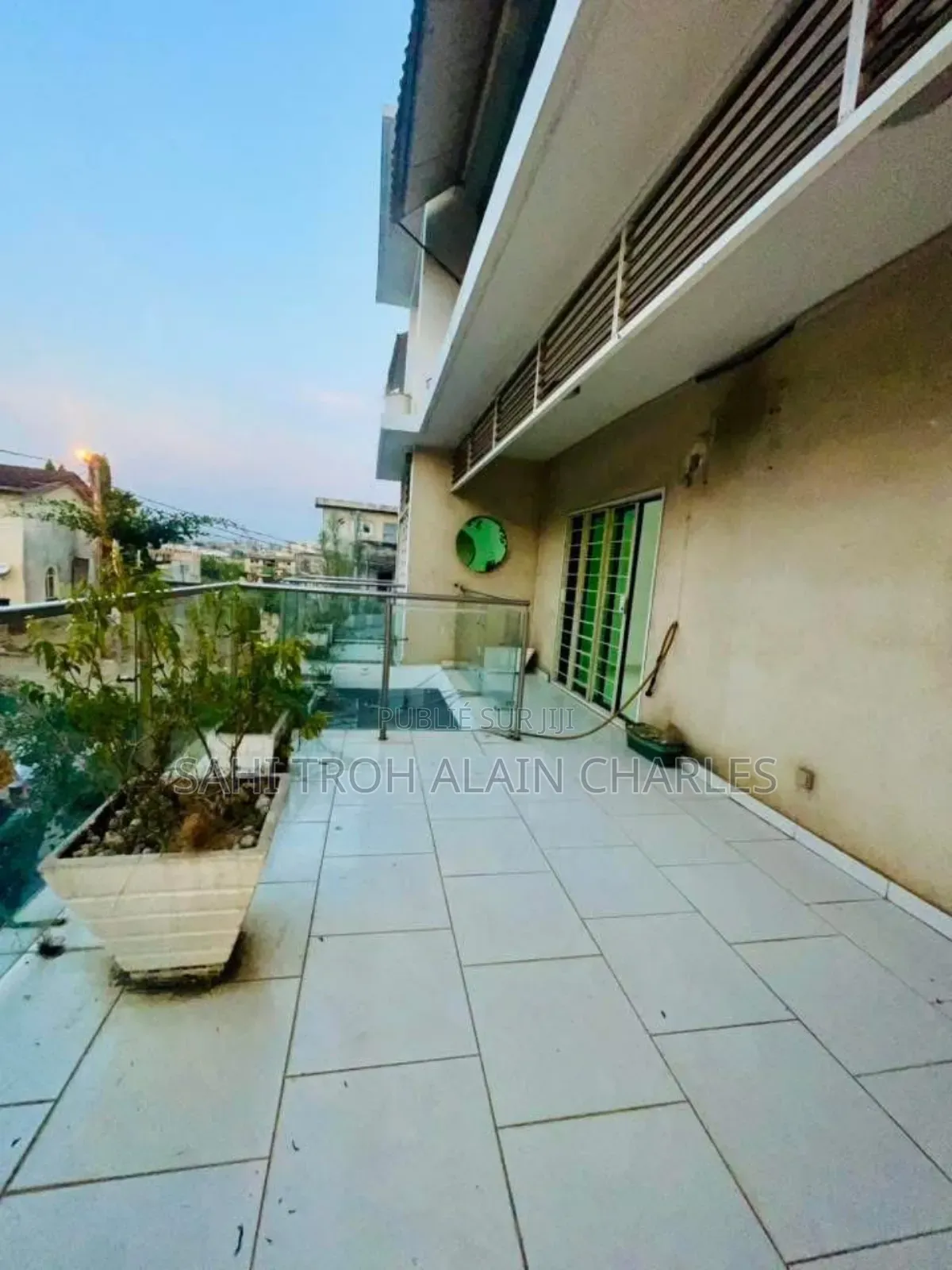 Une Somptueuse Villa Duplex De 8 Pièces Avec Une Piscine À La Riviera