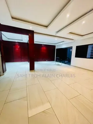 Une Somptueuse Villa Duplex De 8 Pièces Avec Une Piscine À La Riviera