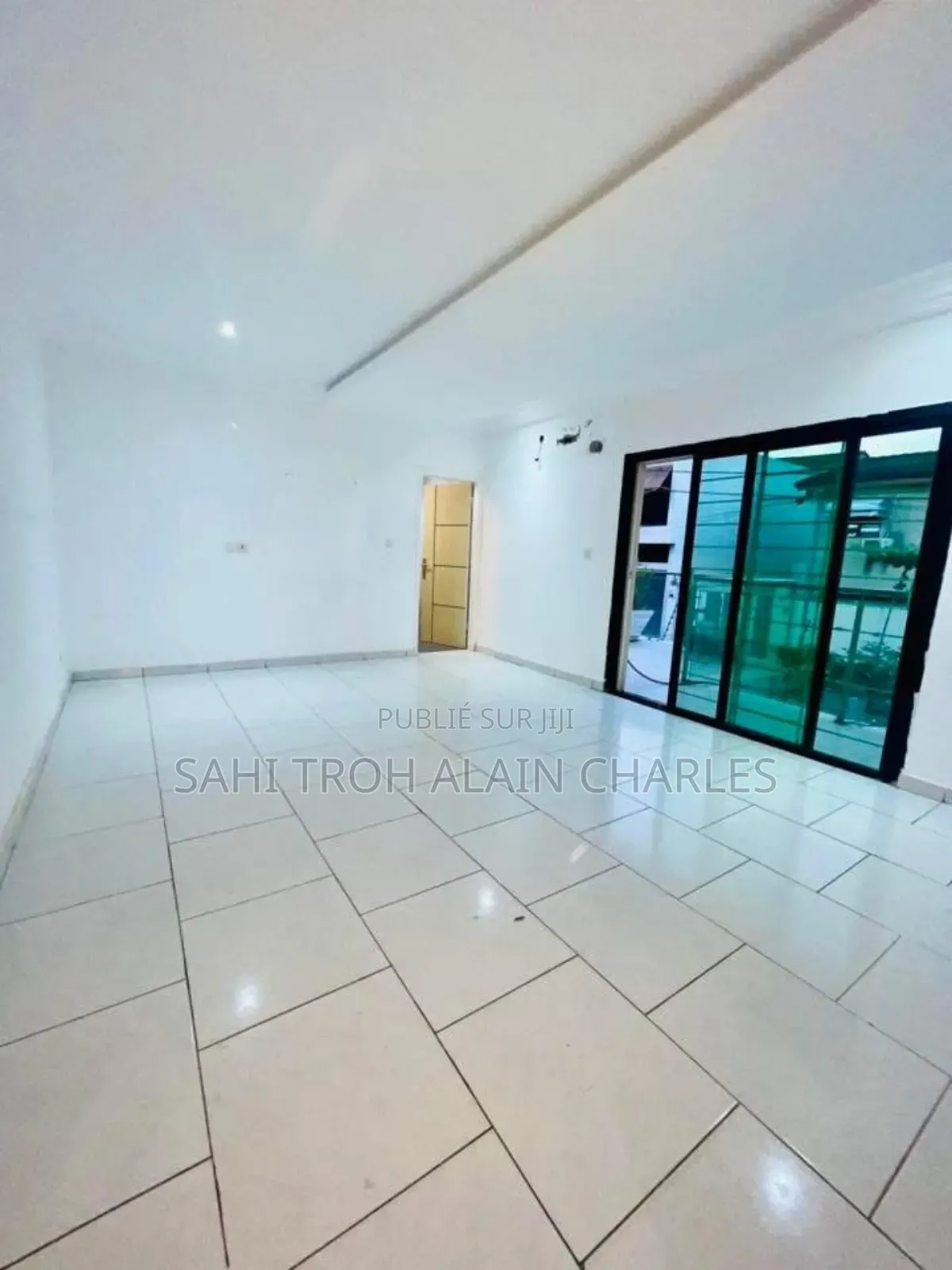 Une Somptueuse Villa Duplex De 8 Pièces Avec Une Piscine À La Riviera