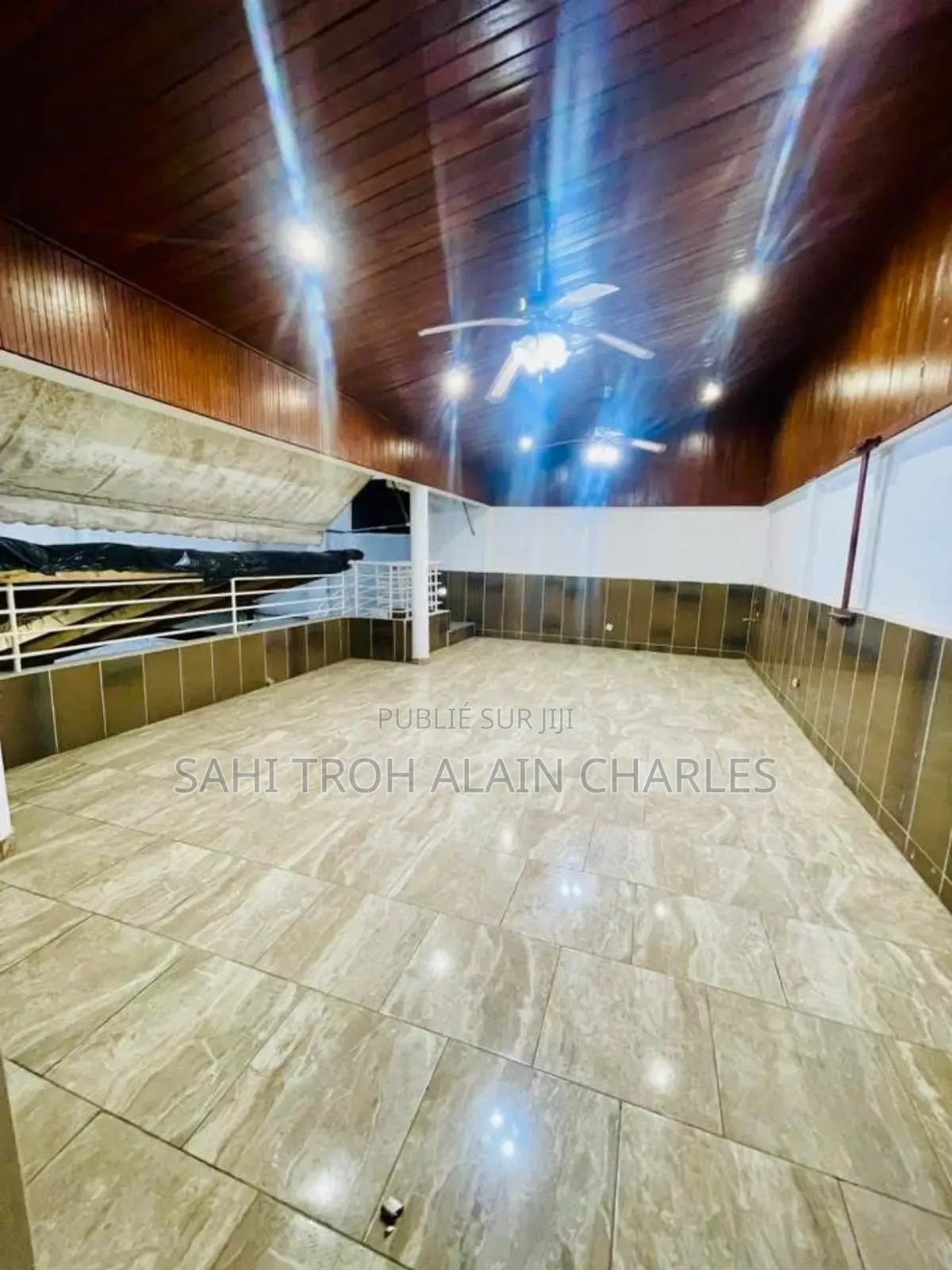 Une Somptueuse Villa Duplex De 8 Pièces Avec Une Piscine À La Riviera