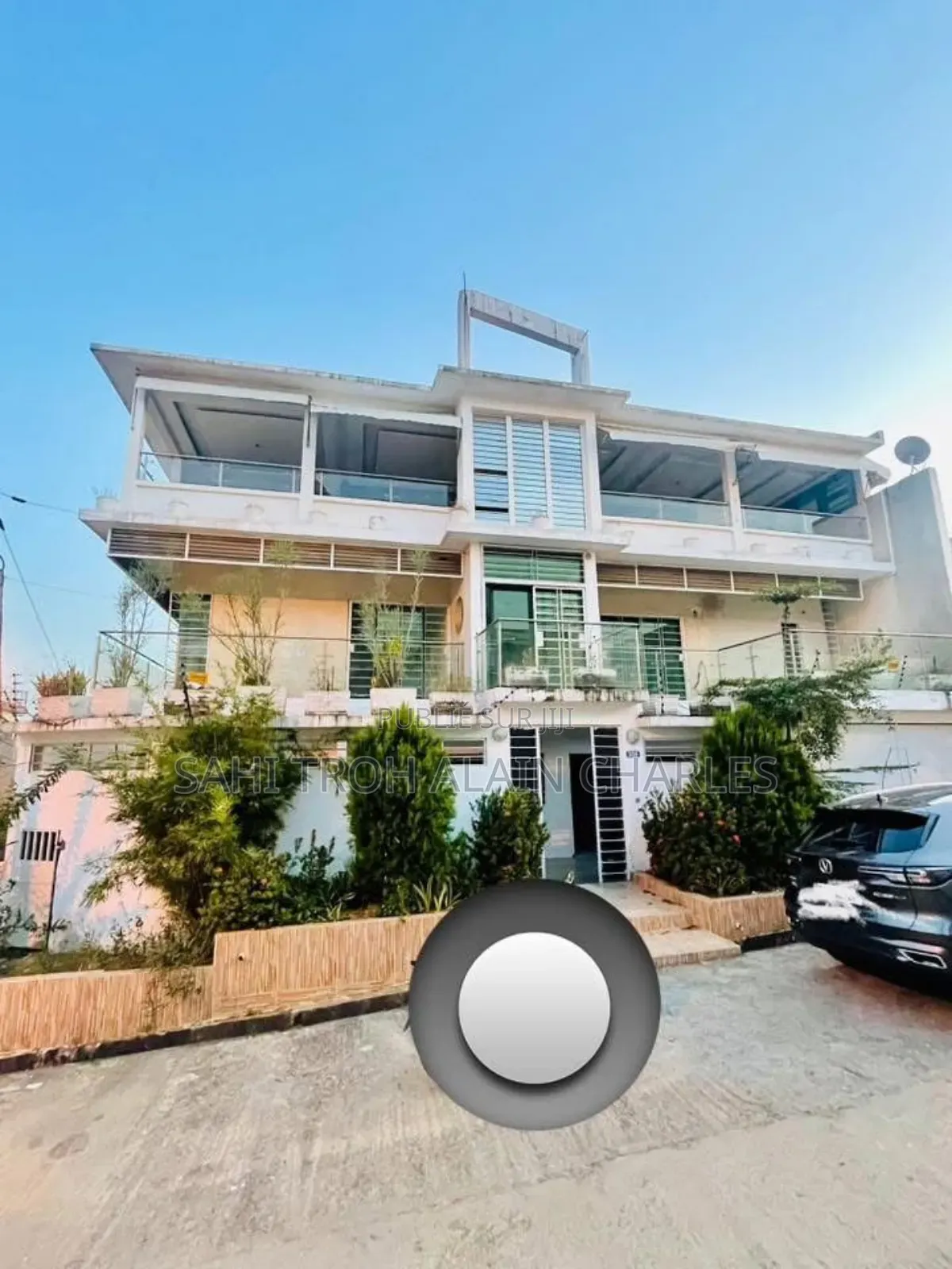 Une Somptueuse Villa Duplex De 8 Pièces Avec Une Piscine À La Riviera